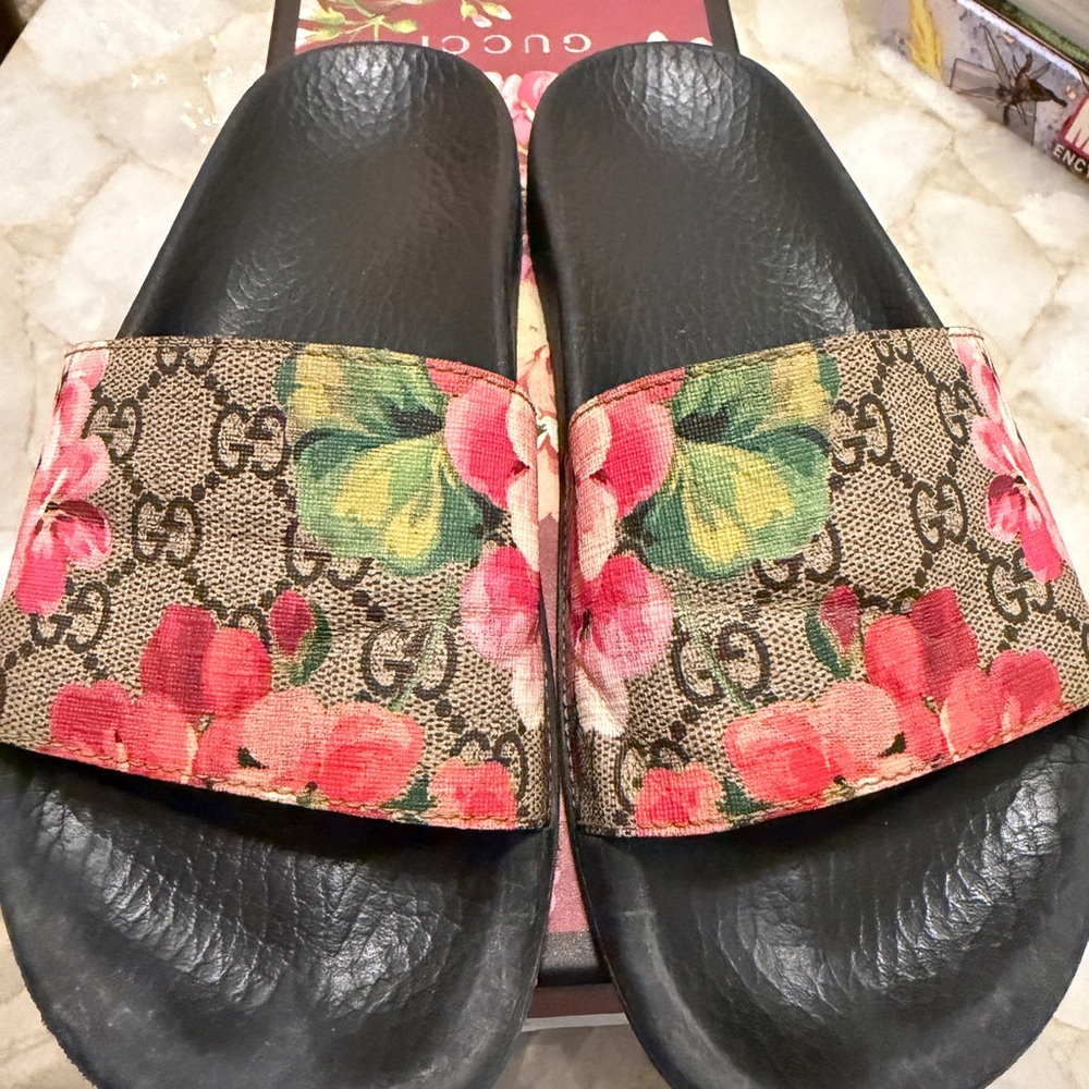 Gucci Floral Pattern Sandals/Pool Slides